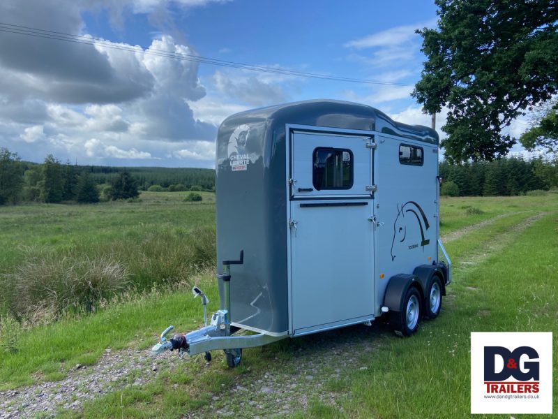 Cheval Liberte Touring Country Double Horse Trailer with Saddle Room in Iron Grey - Image 13