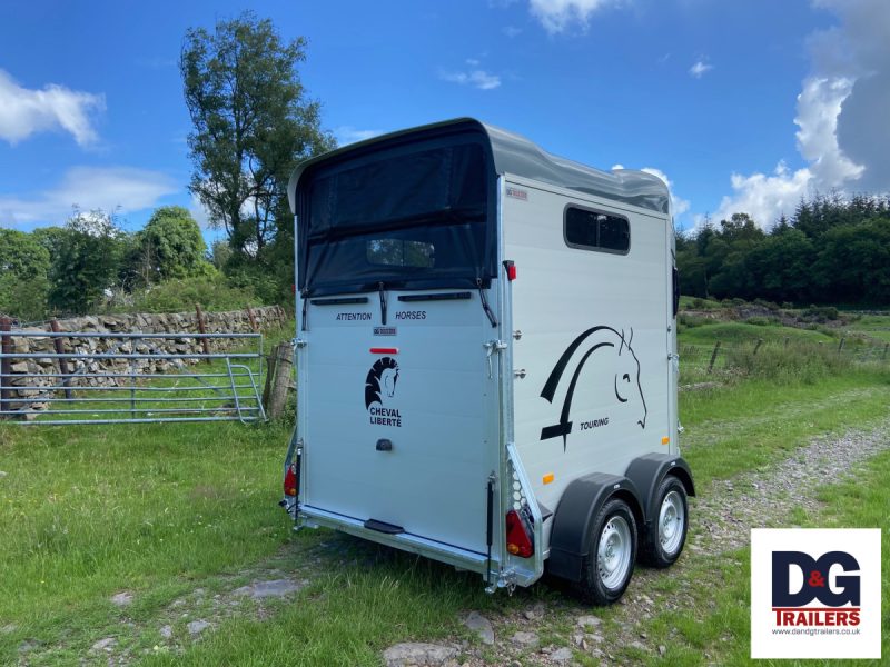 Cheval Liberte Touring Country Double Horse Trailer with Saddle Room in Iron Grey - Image 11