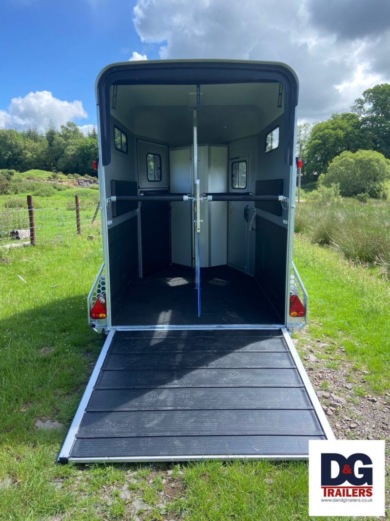 Cheval Liberte Touring Country Double Horse Trailer with Saddle Room in Iron Grey - Image 7