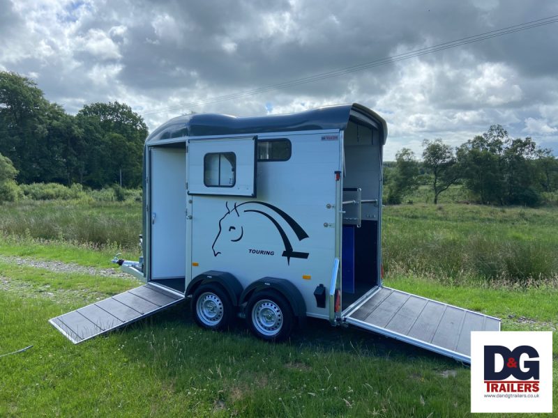 Cheval Liberte Touring Country Double Horse Trailer with Saddle Room in Iron Grey - Image 3